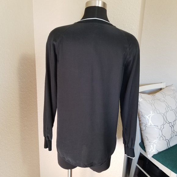 Vince Black White Trim VNeck Blouse XS - Picture 4 of 5